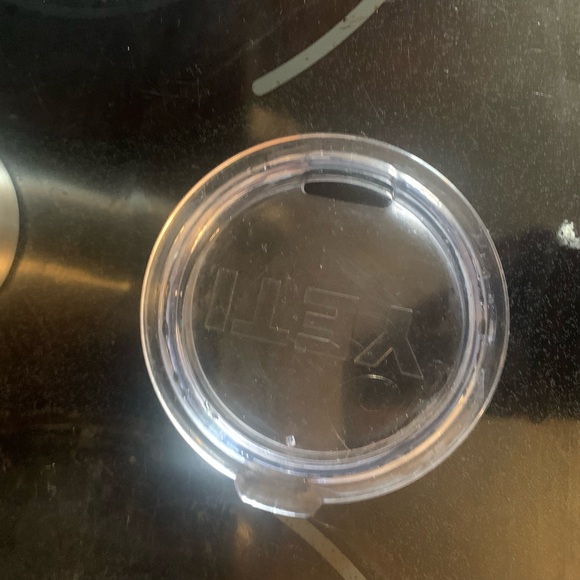 Yeti 30 oz insulated cup. - Picture 3 of 5